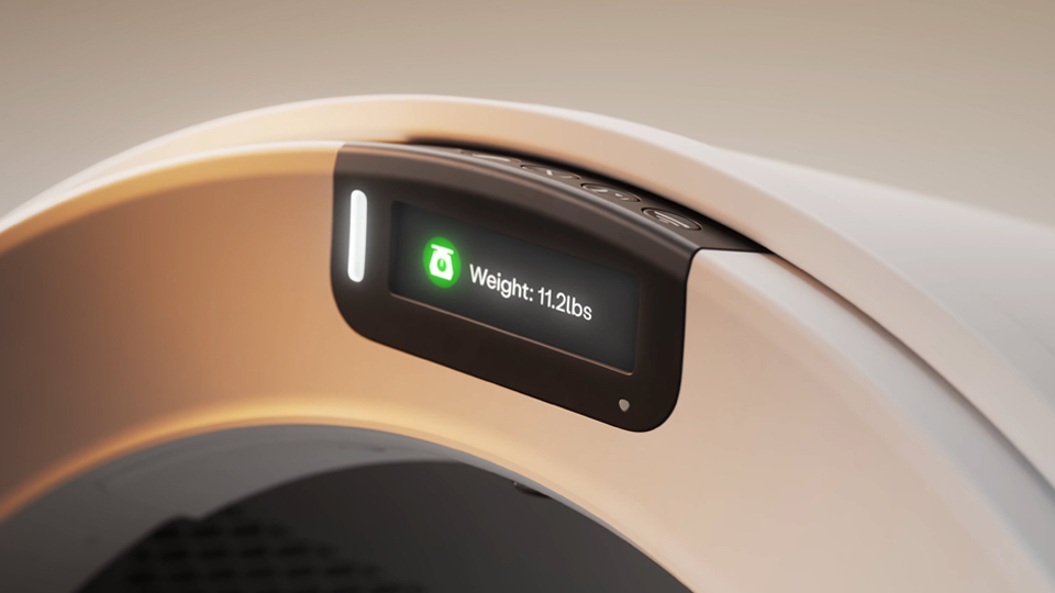 The UX display on Litter-Robot 5 Pro showing the weight of the cat